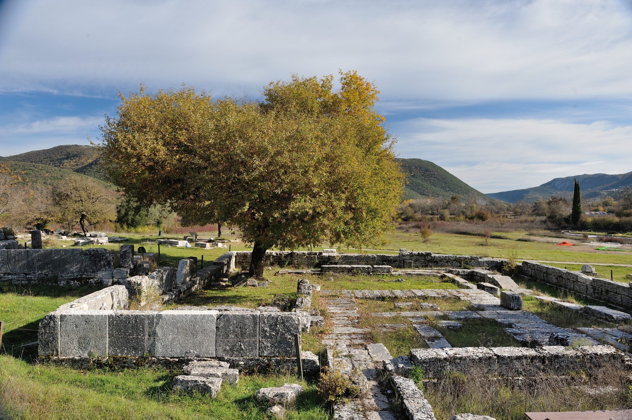 Ο ναός του Δία (Ιερά Οικία)