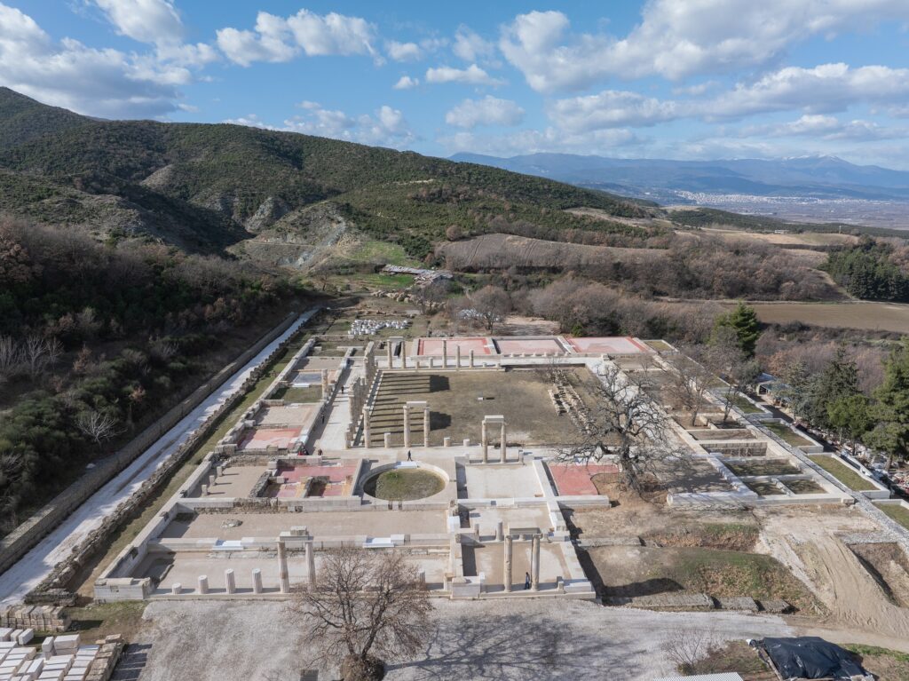 Ανάκτορο Αιγών - γενική άποψη από τα ανατολικά