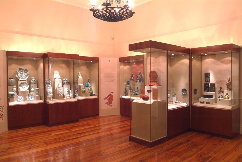 Εκθέματα από τη Συλλογή Κινεζικής Τέχνης