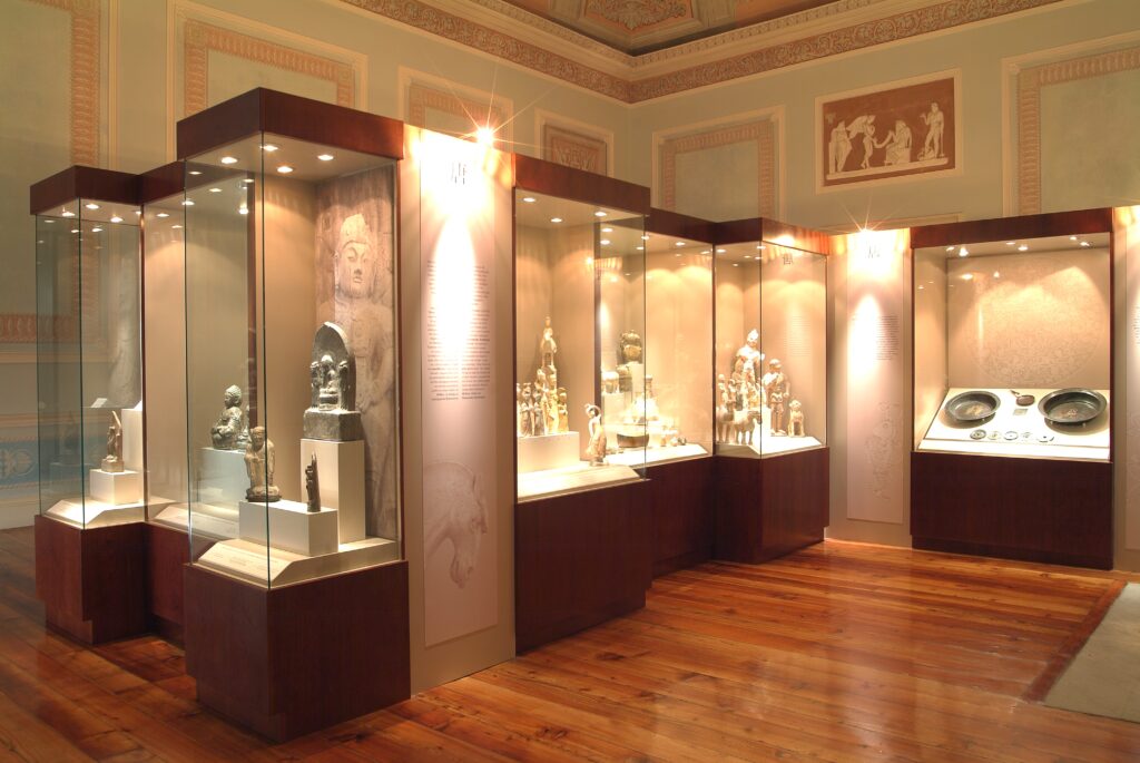 Εκθέματα από τη Συλλογή Κινεζικής Τέχνης