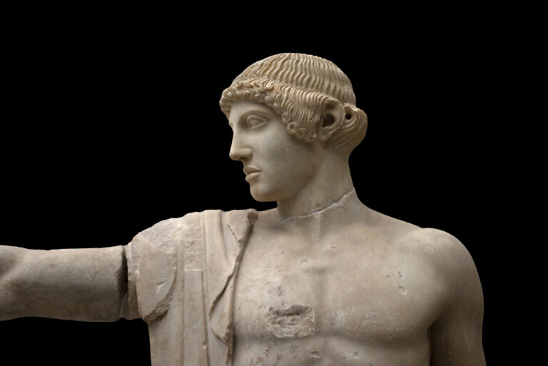 Γλυπτό του Απόλλωνα από το δυτικό αέτωμα του ναού του Διός