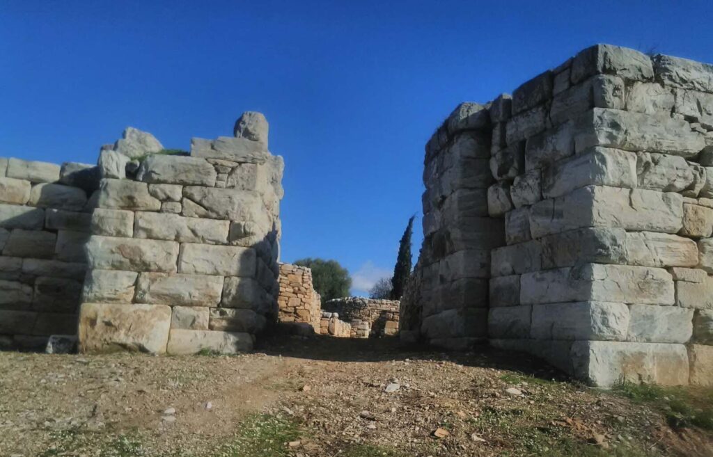 Είσοδος στο τείχος της πόλης