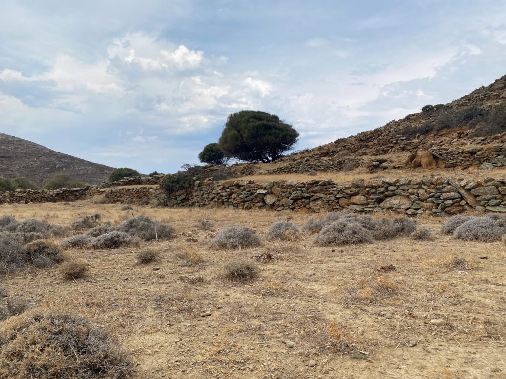 Το ξερολιθικό τοπίο της Τήνου