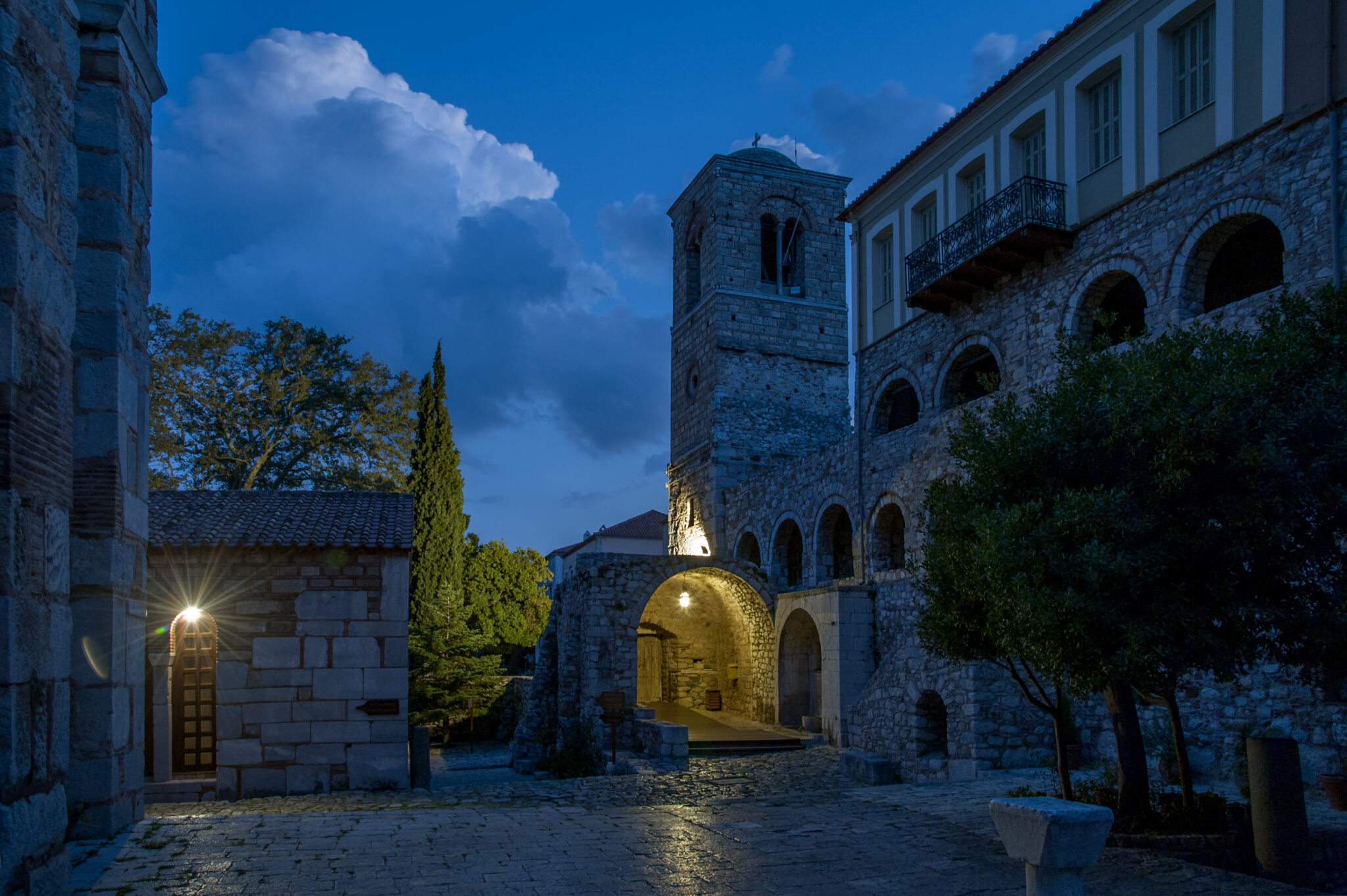 Μονή Οσίου Λουκά