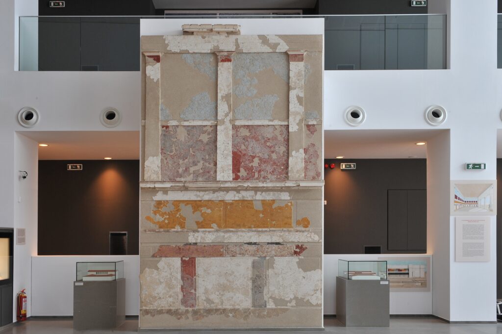 Τοίχος διώροφης οικίας με κονιάματα