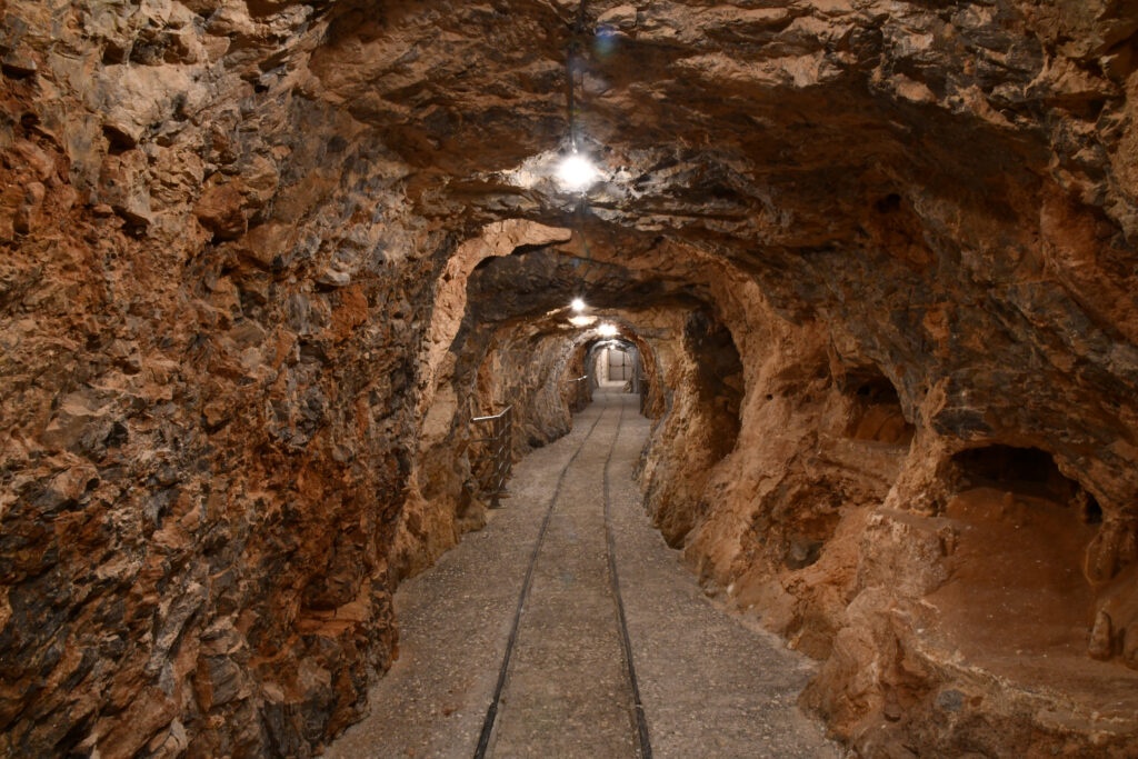 Σπήλαιο και Μουσείο Πετραλώνων