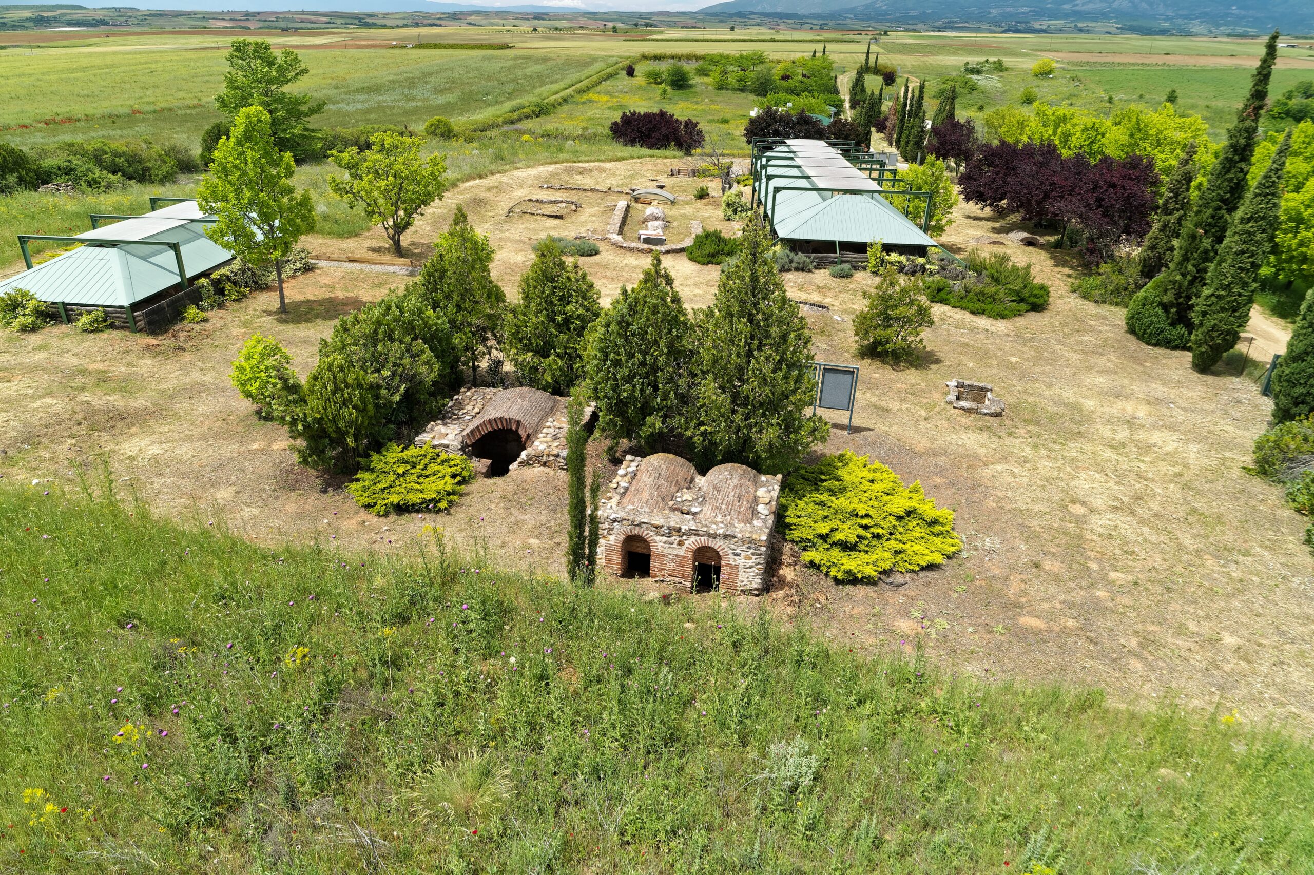 Ρωμαϊκό και παλαιοχριστιανικό νεκροταφείο