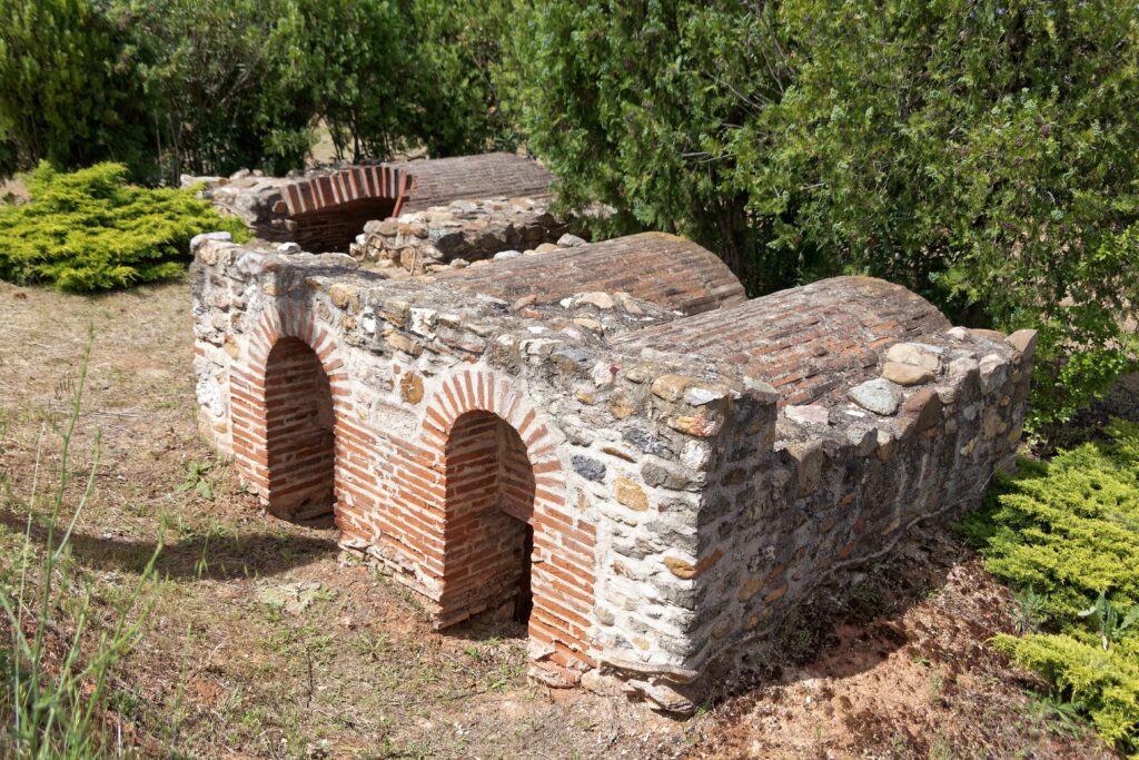 Δίδυμοι παλαιοχριστιανικοί καμαροσκεπείς τάφοι