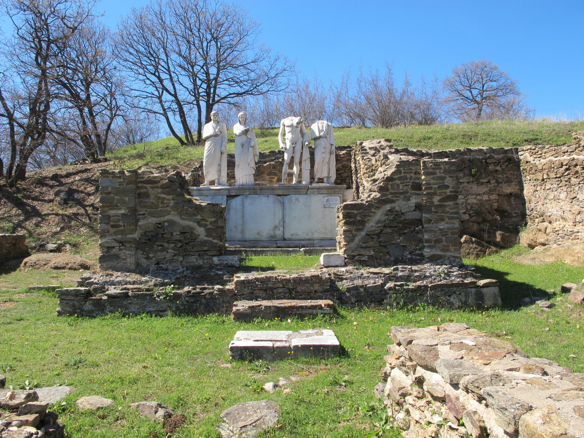 Παλατιανό - Το Ηρώο