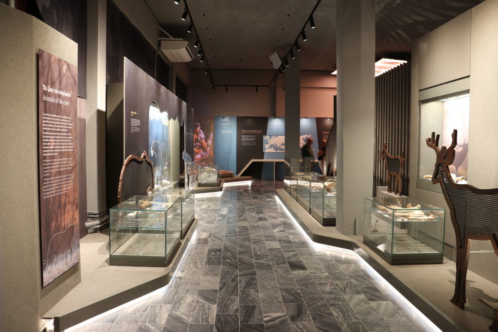 Σπήλαιο και Μουσείο Πετραλώνων